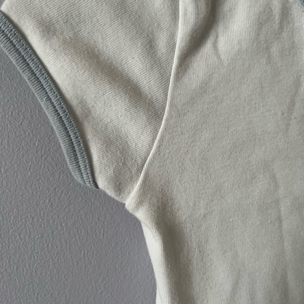 Brandy Melville Baby Tee - Picture 4 of 5